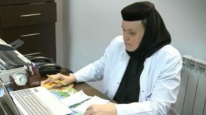 Măicuţa medic de familie care îngrijeşte 4.000 de pacienţi fără să ceară în schimb nici macăr un leu