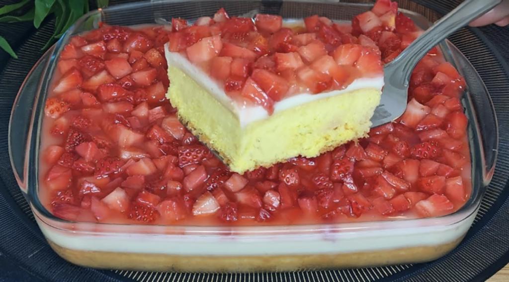Prăjitură cu căpșuni și cremă de vanilie. Pufoasă, proaspătă și, mai ales, delicioasă și dietetică. O vei adora!
