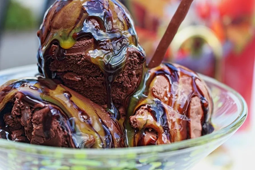 Înghețată de ciocolată catifelată cu mascarpone, foarte cremoasă, preparată acasă