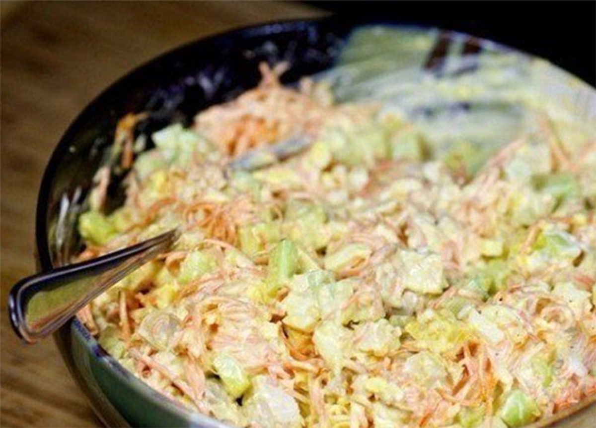 Salată cu pui și morcov – o cină perfectă pentru o siluetă de invidiat. Mănânci delicios și slăbești frumos!